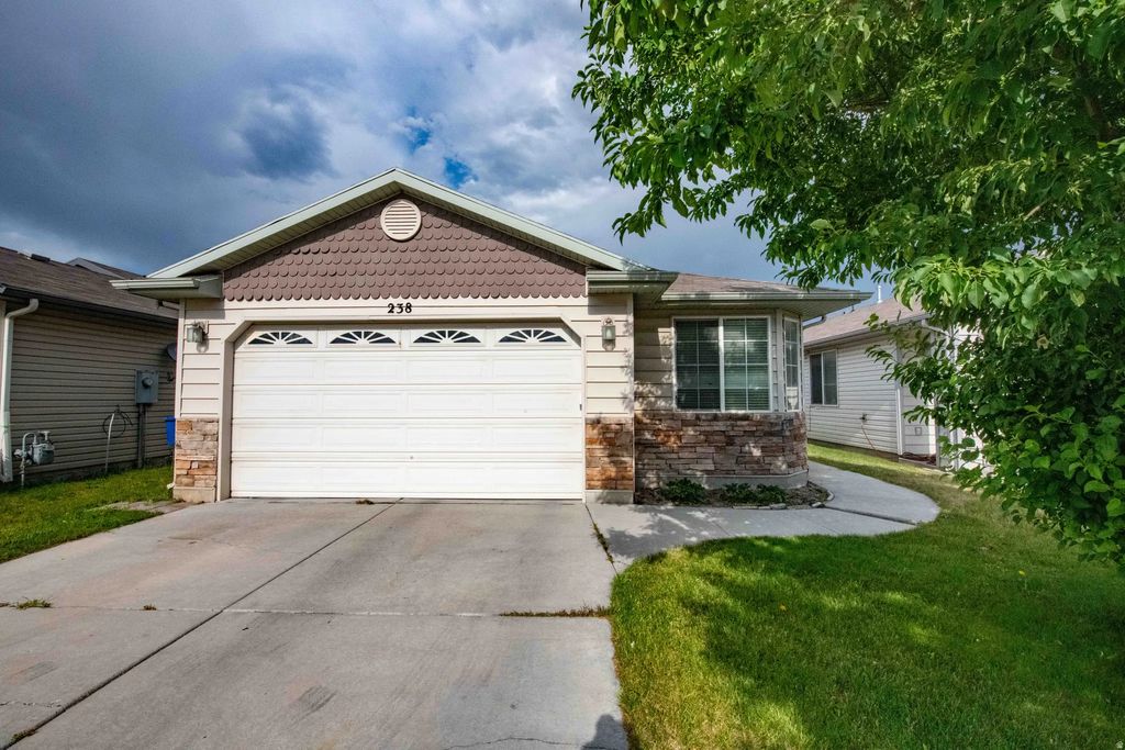 238 N Caleb Dr, North Salt Lake