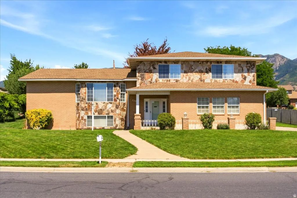 1388 N Hillsboro Dr, Layton