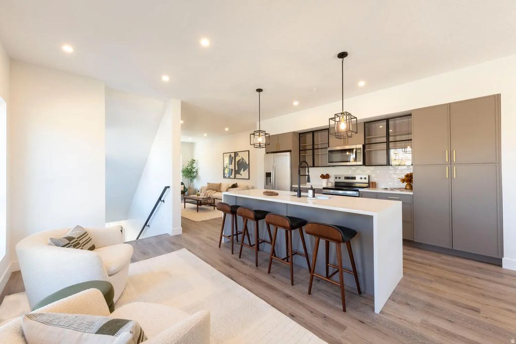 880 E Rowley Dr 102, Millcreek