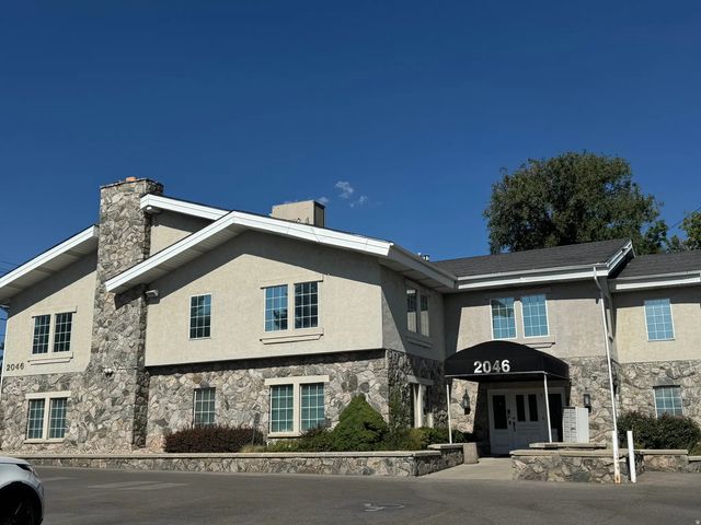 2046 E Murray Holladay, Holladay