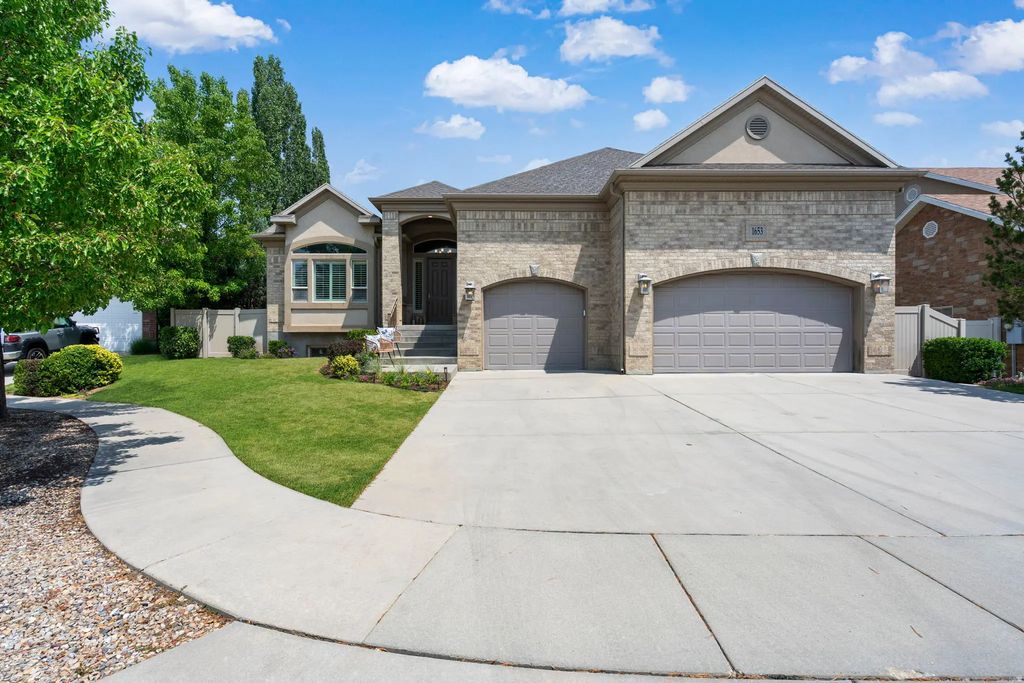 1653 E Crescent View Circle S, Sandy