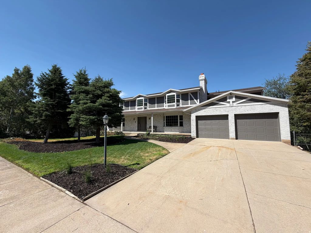 717 Woodridge Dr, Layton