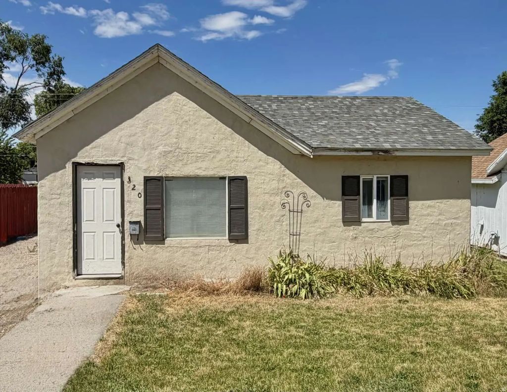 320 Lincoln St, American Falls