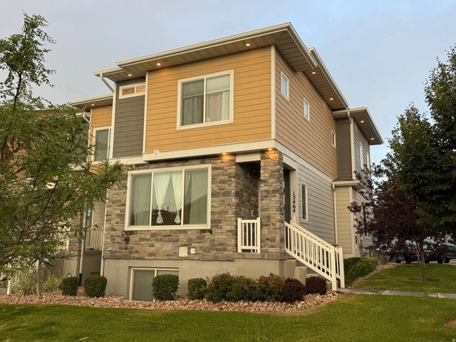15464 S Midnight Way, Bluffdale