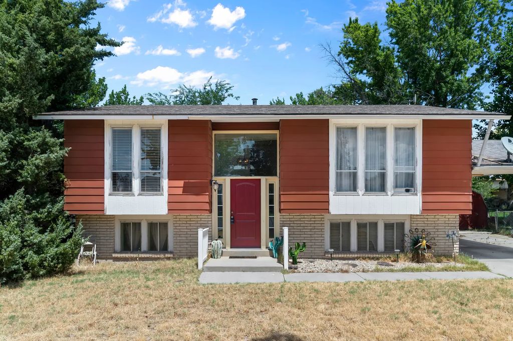 1352 W 2600 N, Clinton
