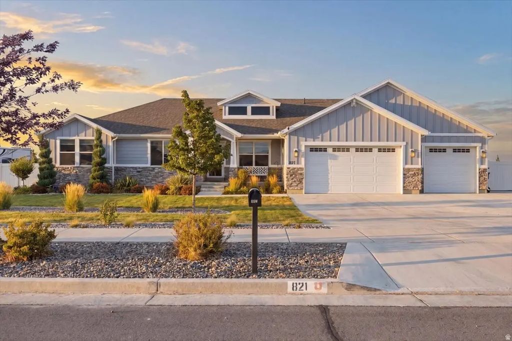 821 E Sunset View Rd S 724, Grantsville