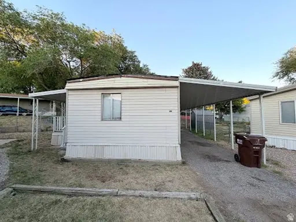 27 N Engstrom Way W 227, Layton