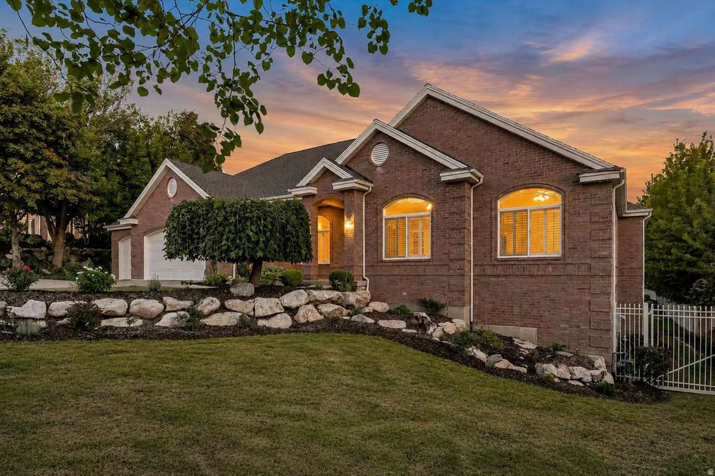 713 Springwood Dr, Farmington
