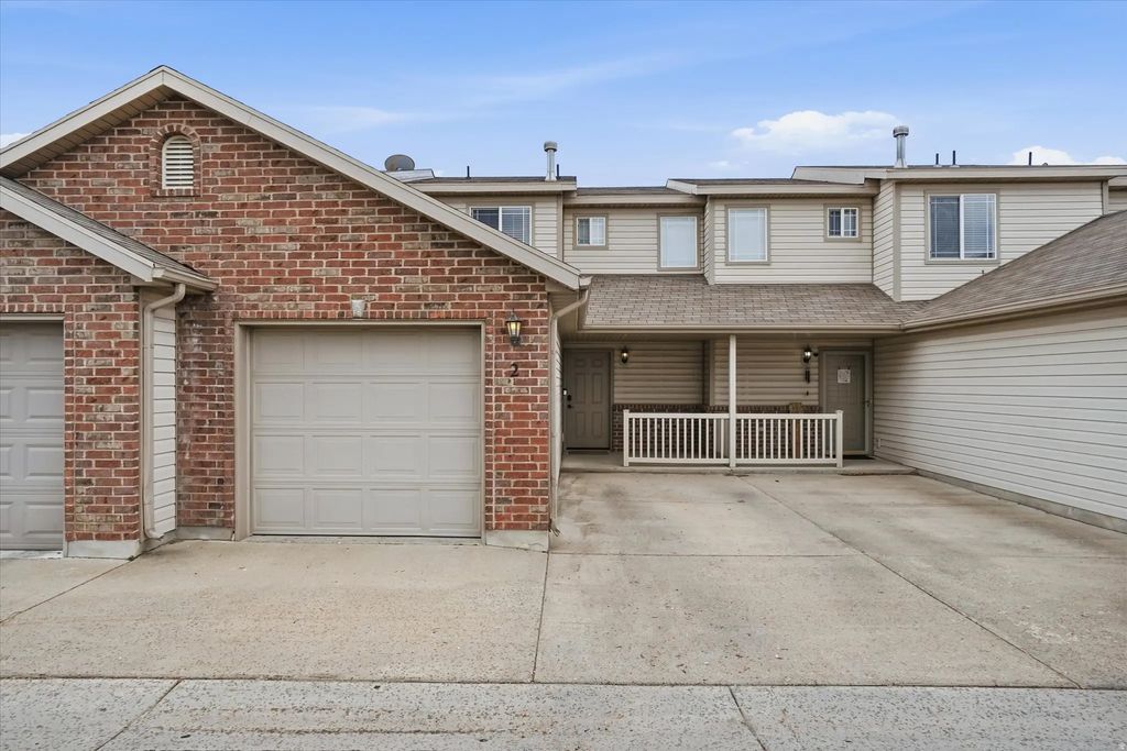 652 W 800 St N Apt 2, Clinton