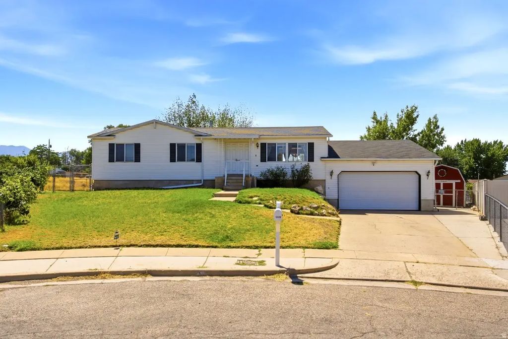 648 W 700 N, Clearfield