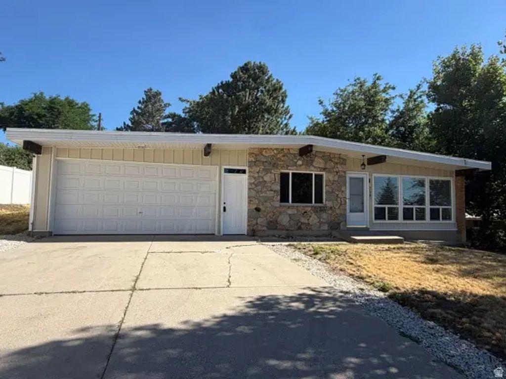 756 E 400 N, Bountiful