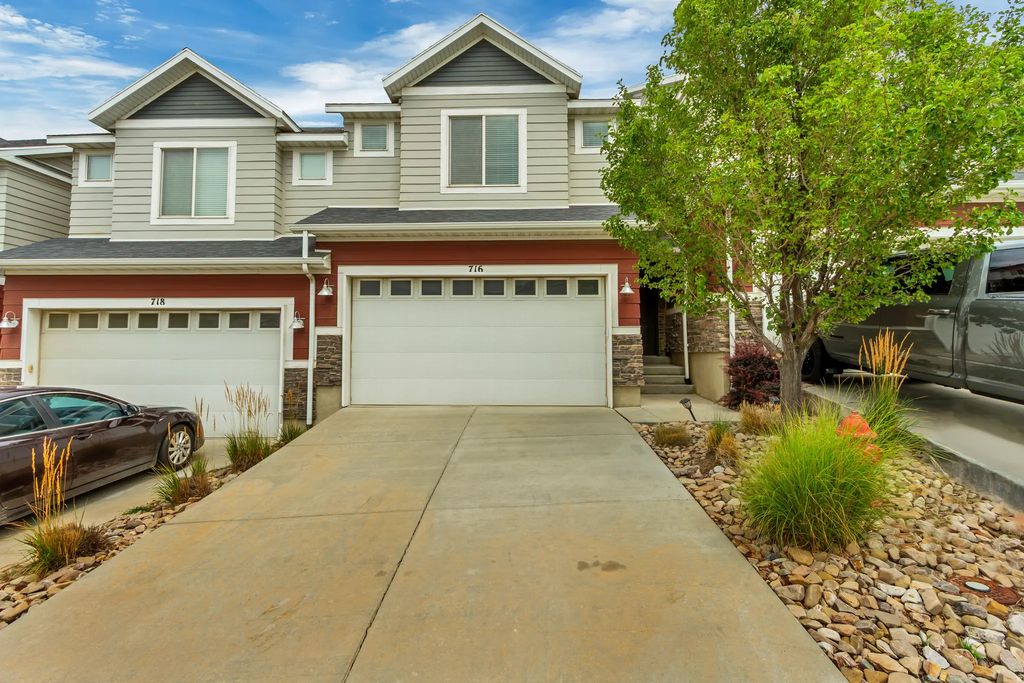 716 W Broad Stripes Dr, Bluffdale