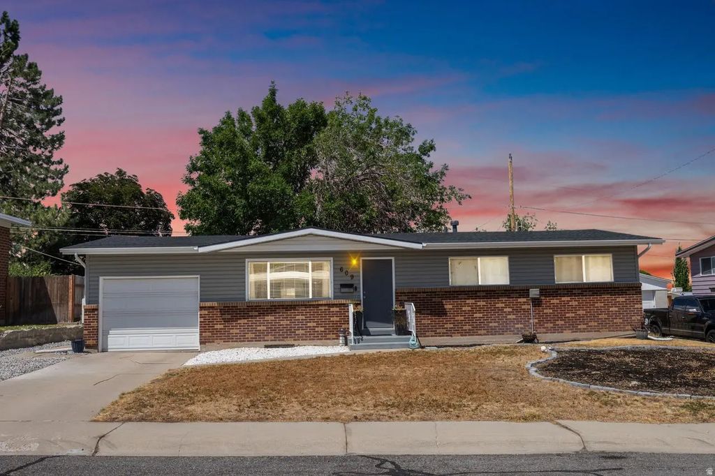 609 N Nelson Ave E, Tooele