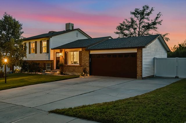 12152 S Cinnamon Ridge Rd, Sandy
