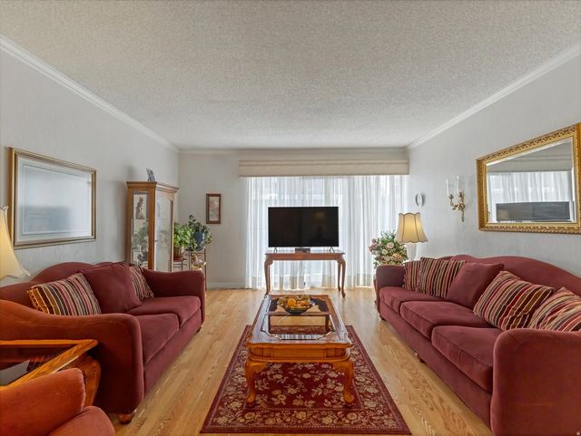 62 W Lester Ave S J-27, Murray