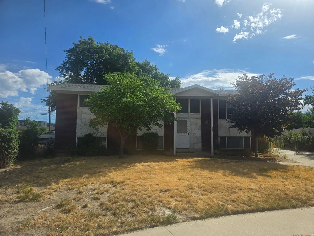 247 E Nicoletti Dr, Midvale