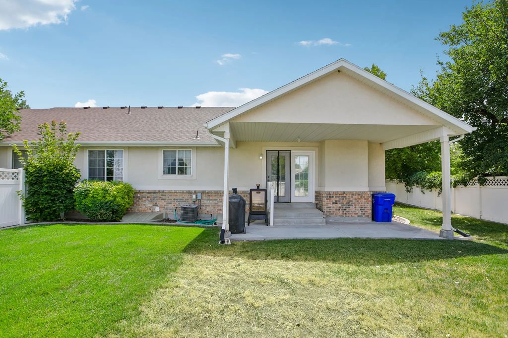 233 E Country Haven Ln S, Grantsville