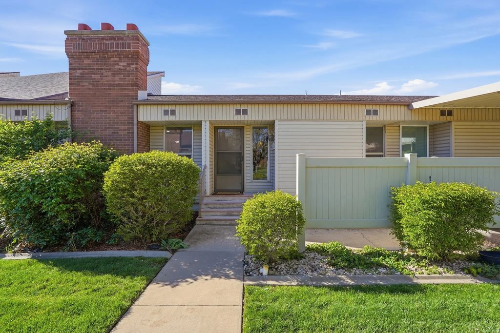 4539 S 1800 W 127, Roy