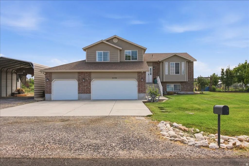 5594 S 6950 W, Hooper