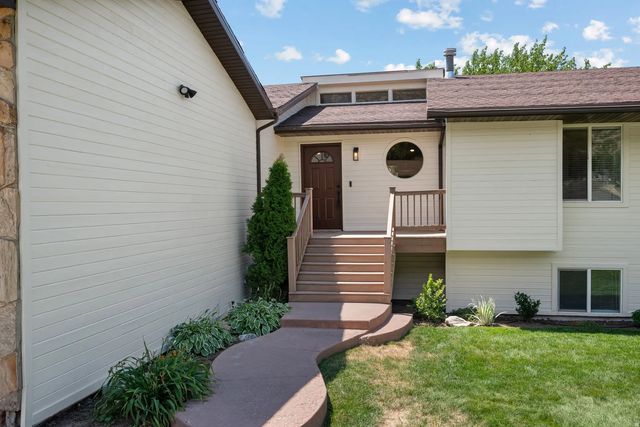 212 S Glen Dr W, Farmington