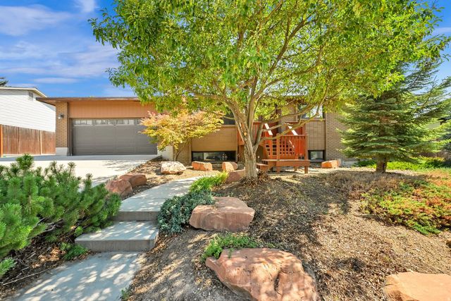 2532 E Cliff Swallow Dr, Sandy
