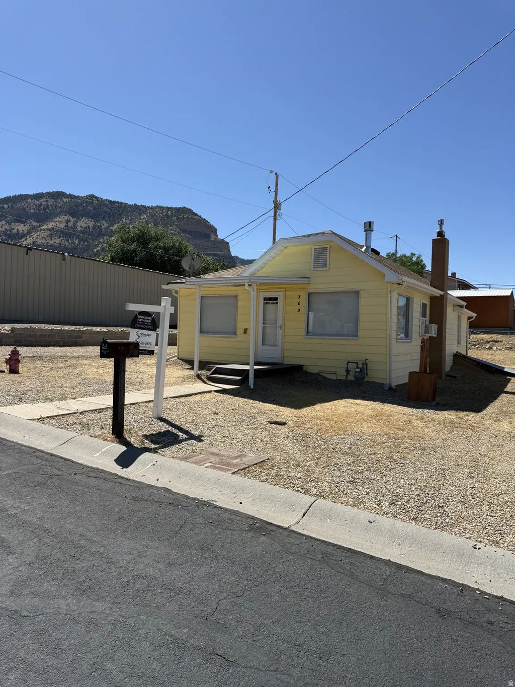369 W 400 N, East Carbon
