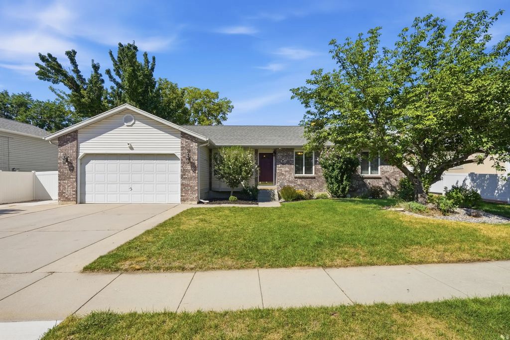 38 W Clay Park Dr, Murray