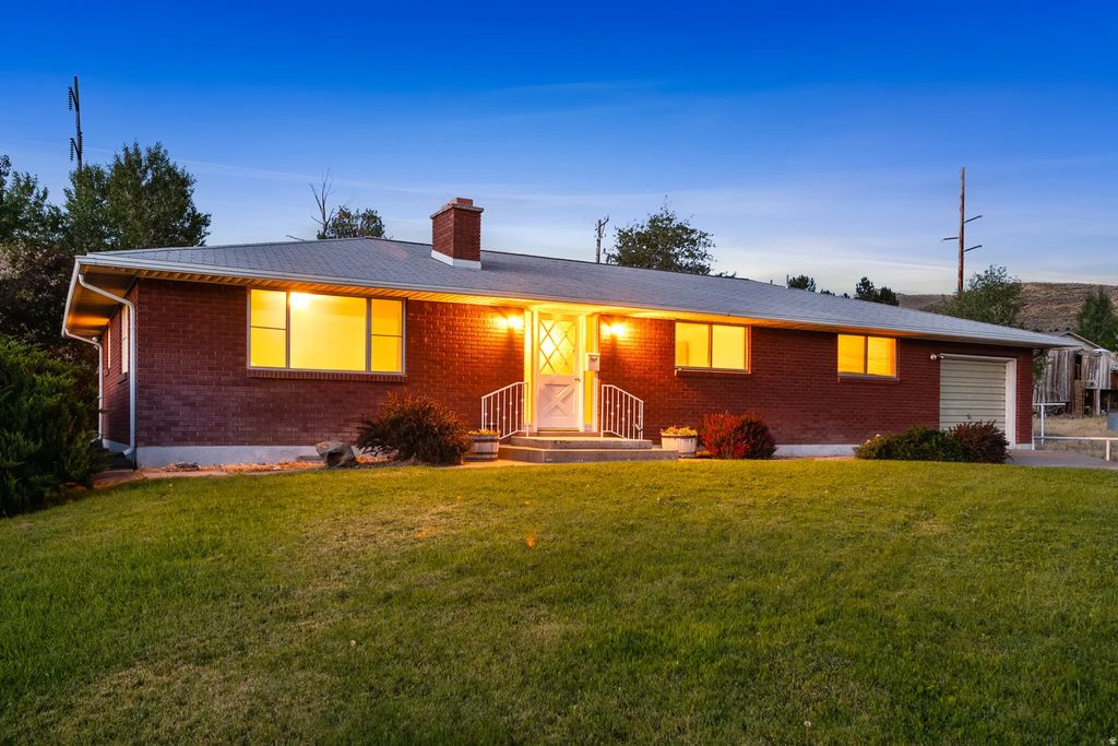 1940 W Old Highway Rd, Morgan