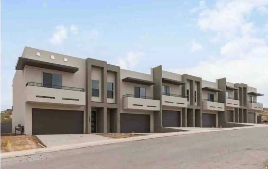 319 S 1930 W, Hurricane