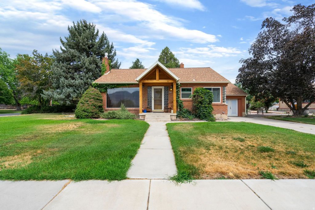 615 E Maple St, Mapleton