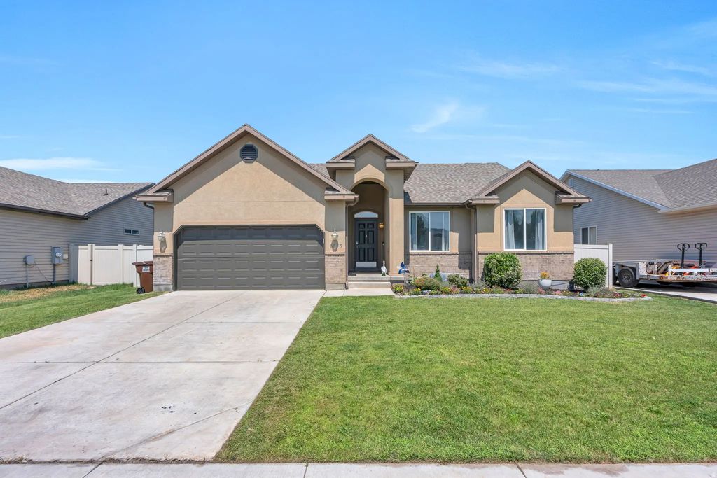 4613 E Bridleway Rd, Eagle Mountain