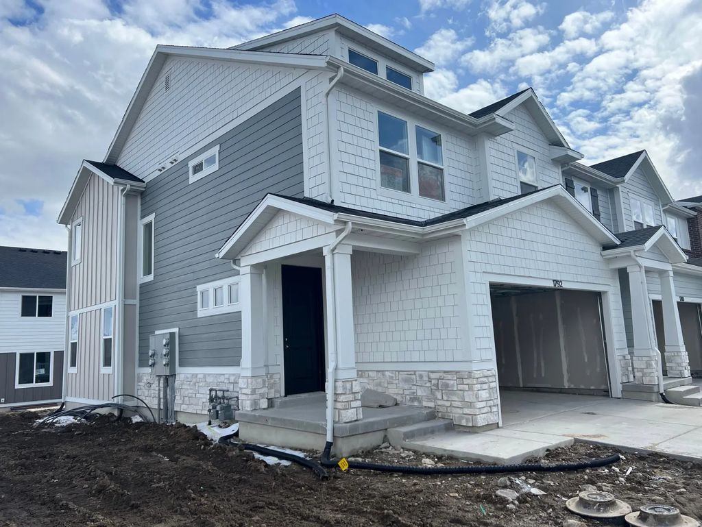 1792 N Festive Way, Saratoga Springs