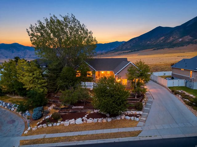 99 S Benchview Dr, Tooele
