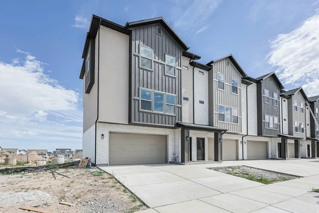 640 W Caroles Way 6, Tooele