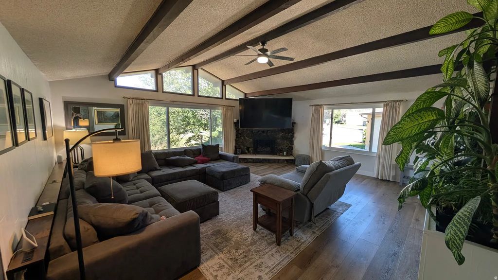 10585 N 6400 W, Highland