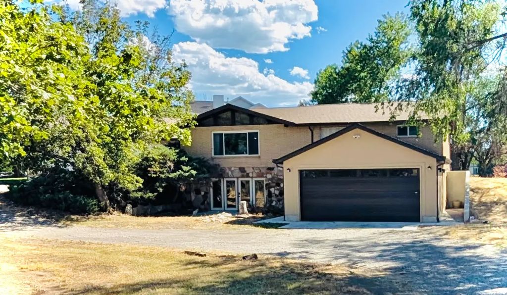 10585 N 6400 W, Highland