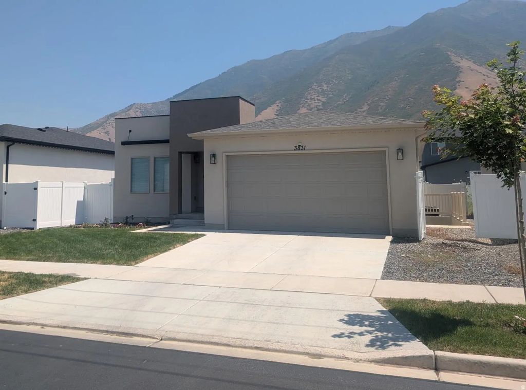 3831 S Powderwood Ln, Mapleton