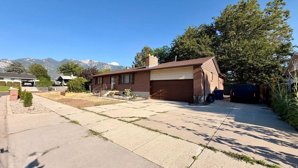 1236 E Violet Dr S, Sandy