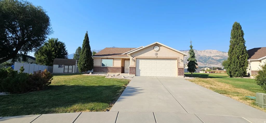 156 W 2025 N, Harrisville