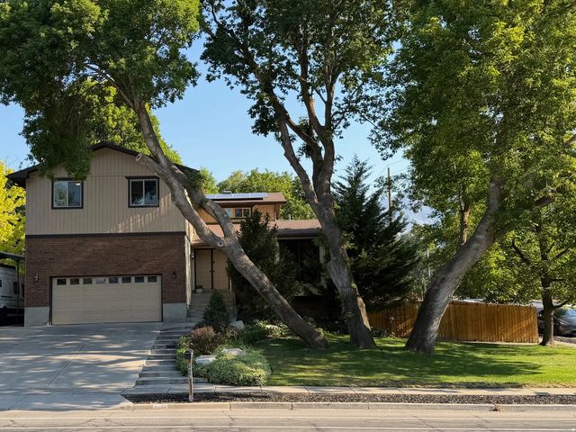 3489 E Creek Rd, Cottonwood Heights