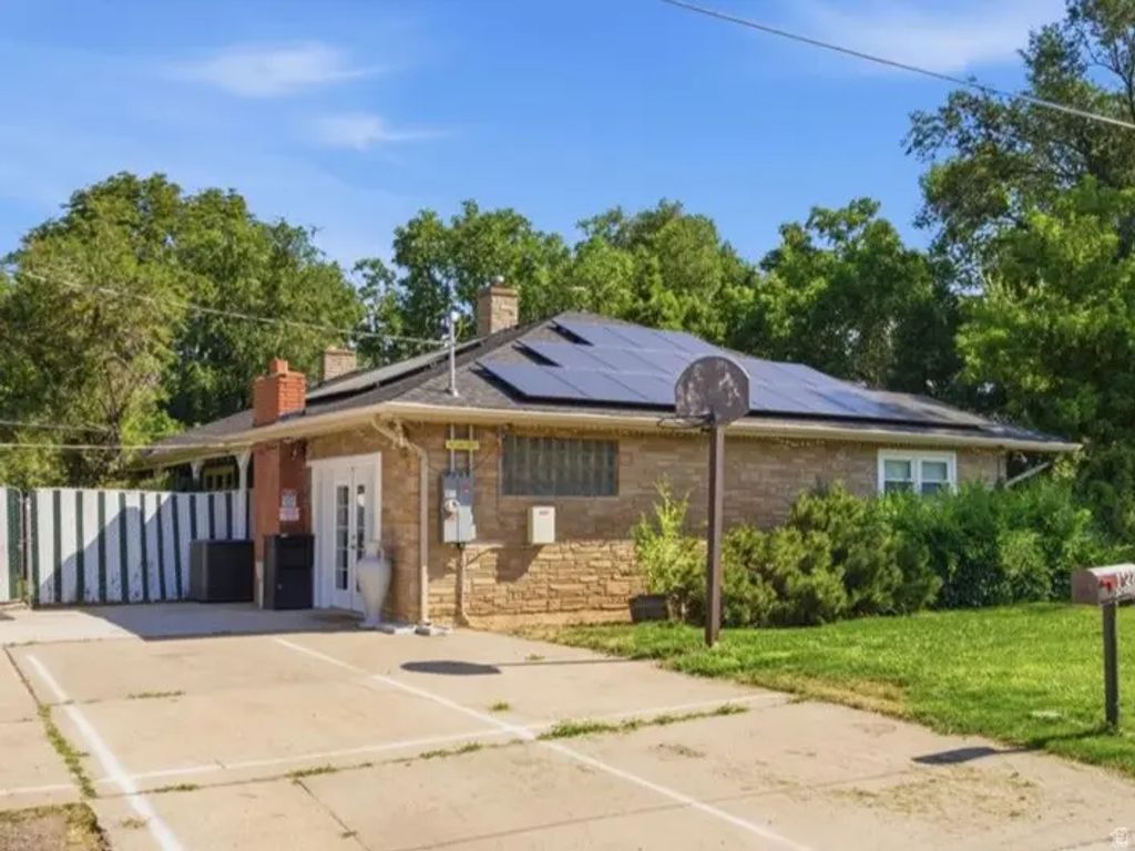1122 E 34th St S, Ogden