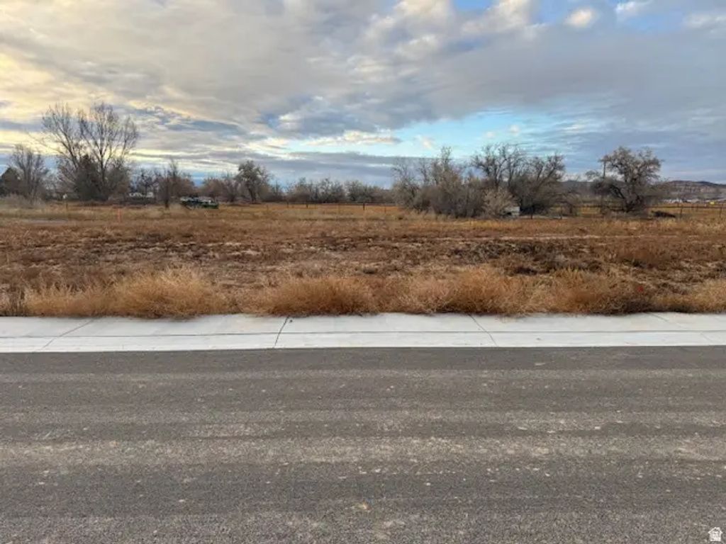 170 E 2000 S 15, Vernal
