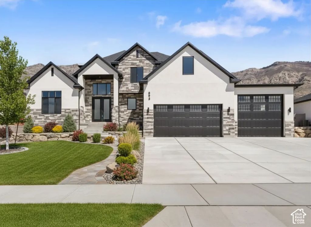 692 E Mountain Rd. N, North Ogden