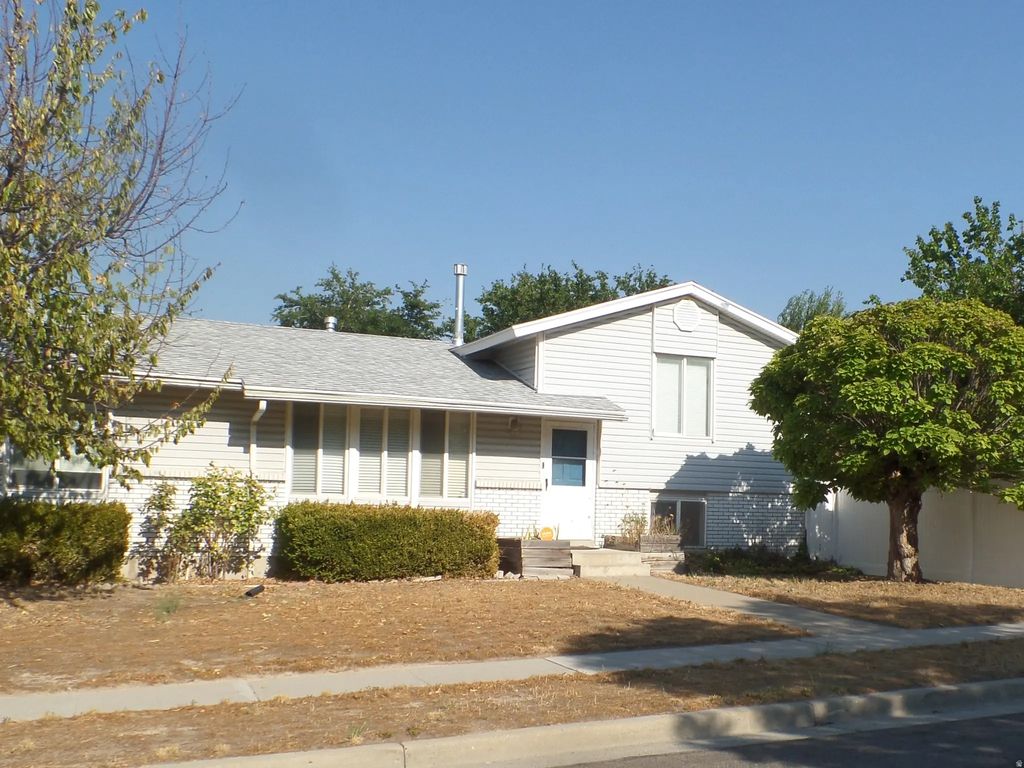 6113 S 2795 W, Taylorsville