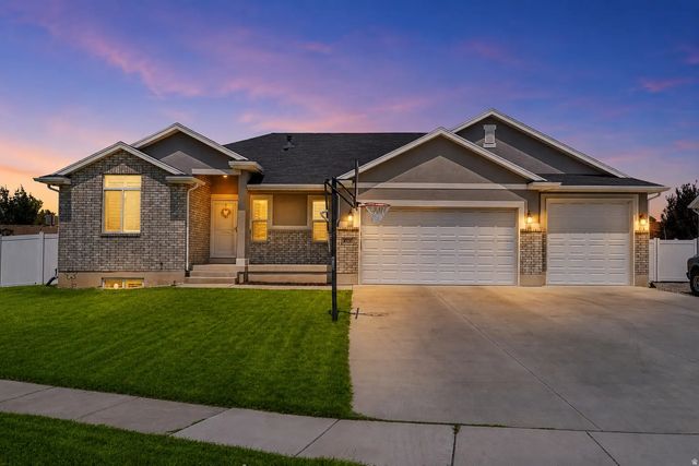 1438 W 2535 N, Clinton