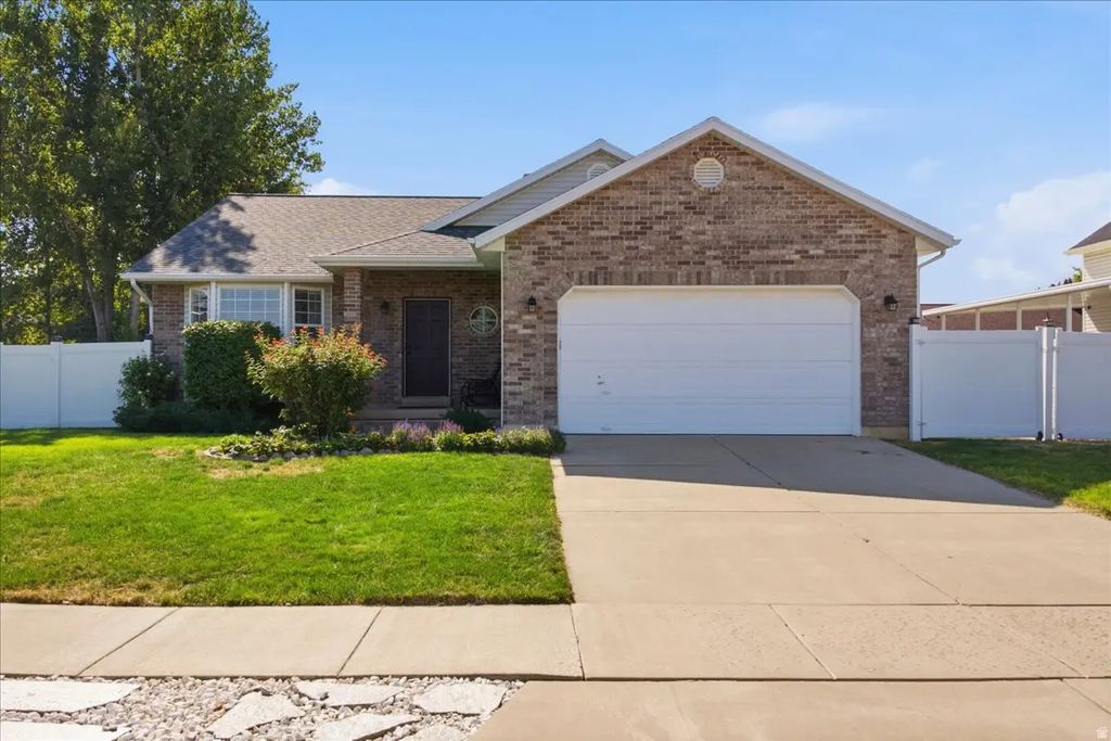 2847 W Lindi Way, Layton