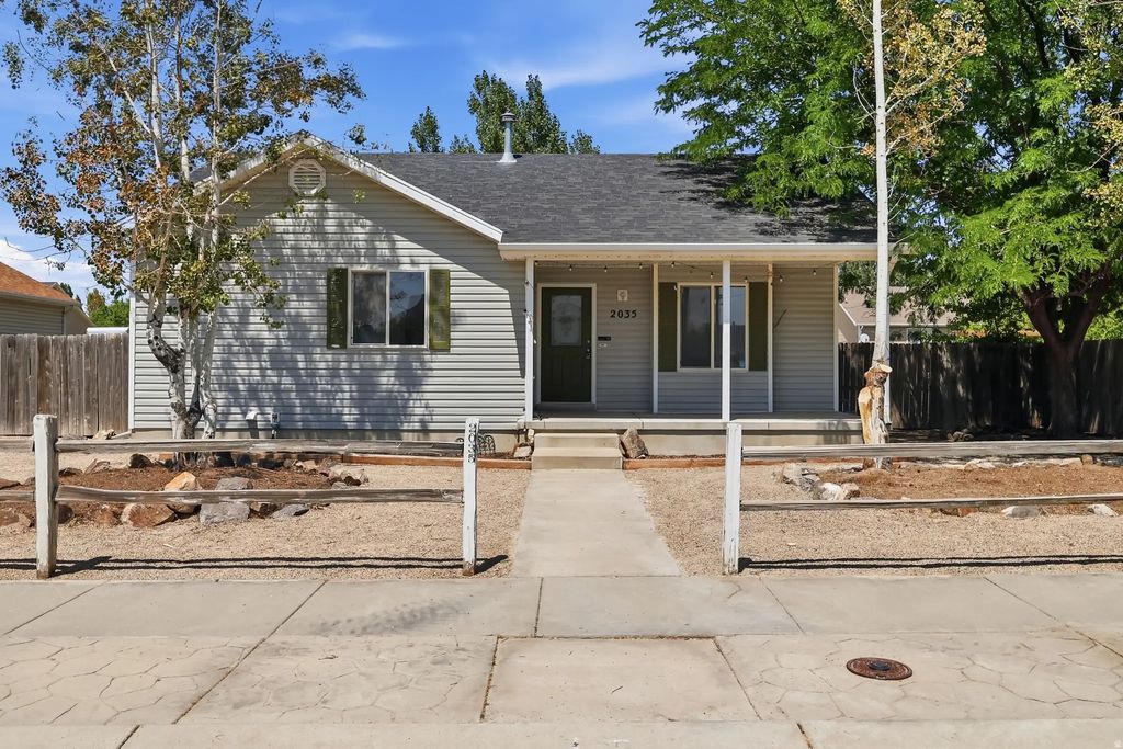 2035 E Weeping Willow Way, Eagle Mountain