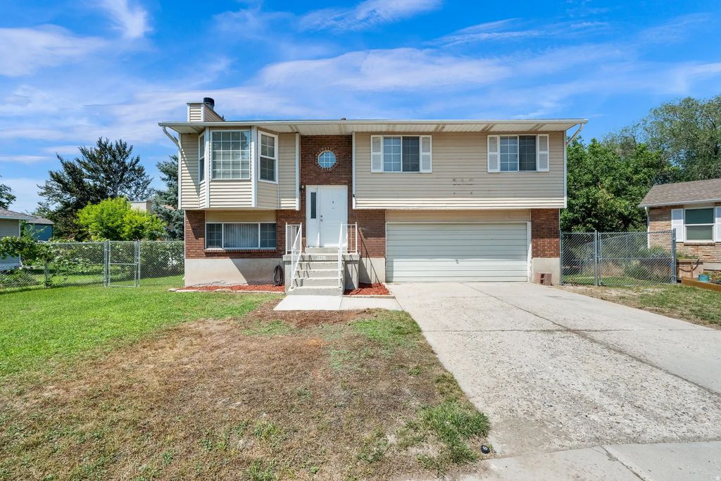 2432 W Harvey Hts Cir, Taylorsville