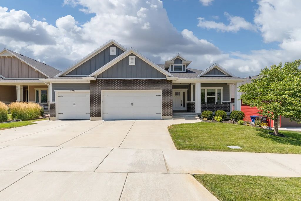 8045 S Sunshine Ct, South Weber