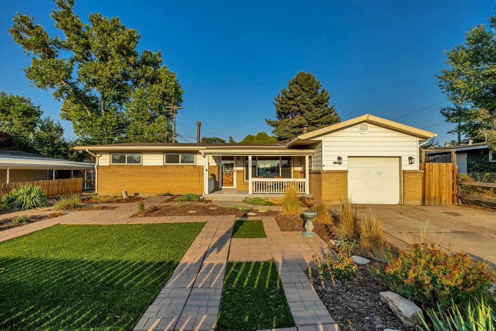 1326 N 475 W, Sunset